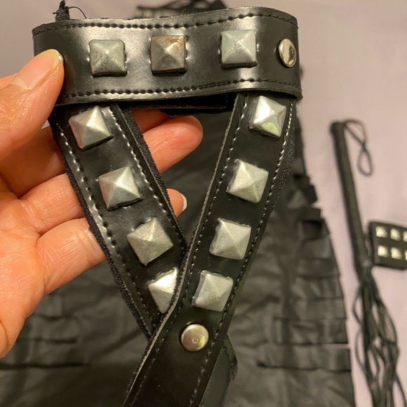 DIY Halloween costume sexy dominatrix - Picture 2 of 9